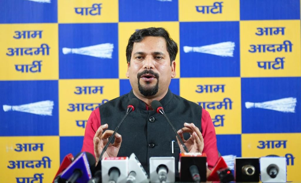 दिल्ली में डिमोलिशन कार्रवाई को लेकर विवाद तेज, विपक्ष ने उठाए पुलिस और प्रशासन पर सवाल