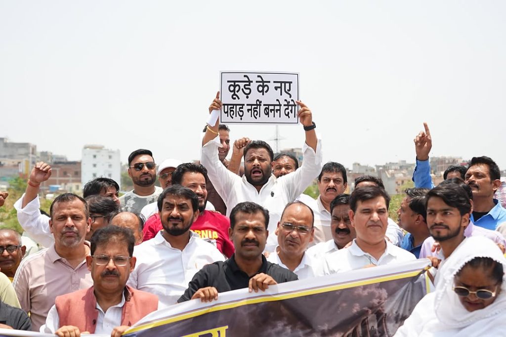 गाज़ीपुर पेपर मार्केट में प्रस्तावित कूड़ा निस्तारण प्लांट के खिलाफ जनता का विरोध तेज, विधायक कुलदीप कुमार ने उठाई आवाज