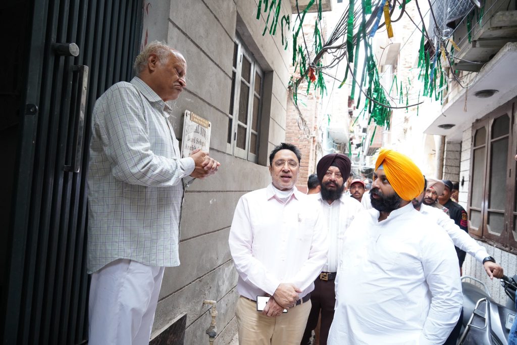 अमृतसर में मिशन क्लीन पंजाब के तहत ग्राउंड लेवल पर सफाई व्यवस्था का निरीक्षण, हरजोत सिंह बैंस ने लिया जायजा