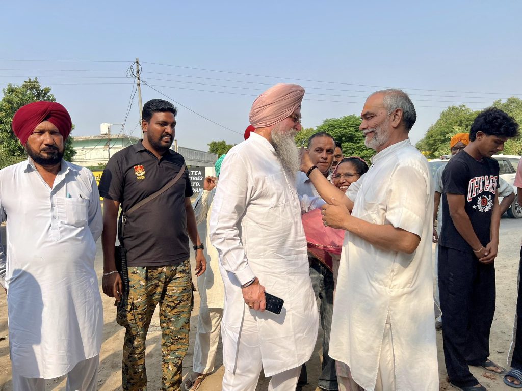 कुलतार सिंह संधवां ने अपने पैतृक गांव संधवां में शहरी प्रवासियों से की मुलाकात, विकास कार्यों की समीक्षा की