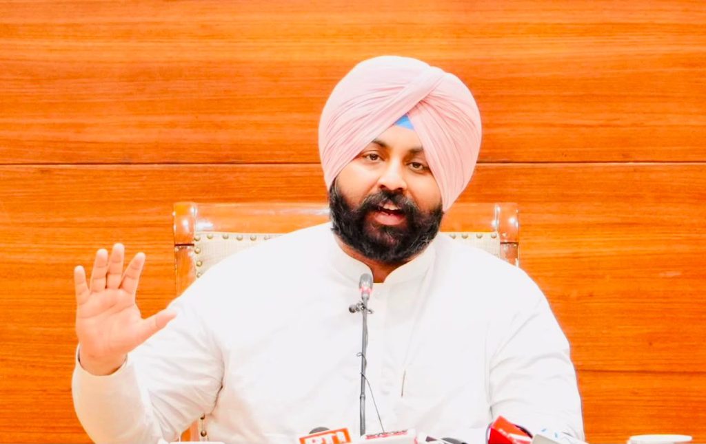 पंजाब शिक्षा क्रांति: सरकारी स्कूलों के 59 विद्यार्थियों ने जेईई एडवांस परीक्षा पास की; आईआईटी क्वालीफायरों में 34 प्रतिशत की वृद्धि दर्ज