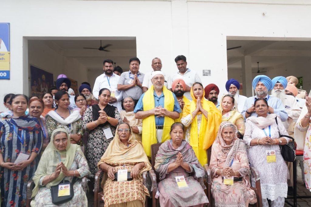 कैबिनेट मंत्री बलबीर सिंह ने पटियाला से मुख्यमंत्री तीर्थ यात्रा योजना के तहत बस को दिखाई हरी झंडी