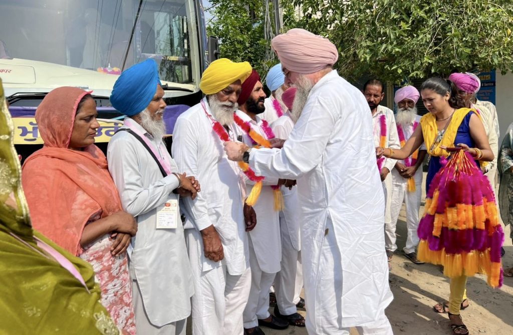AAP नेता कुलतर सिंह संधवान ने मुख्यमंत्री तीर्थ यात्रा योजना के तहत कोटकपूरा से दो बसों को किया रवाना AAP नेता कुलतर सिंह संधवान ने मुख्यमंत्री तीर्थ यात्रा योजना के तहत कोटकपूरा से दो बसों को किया रवाना