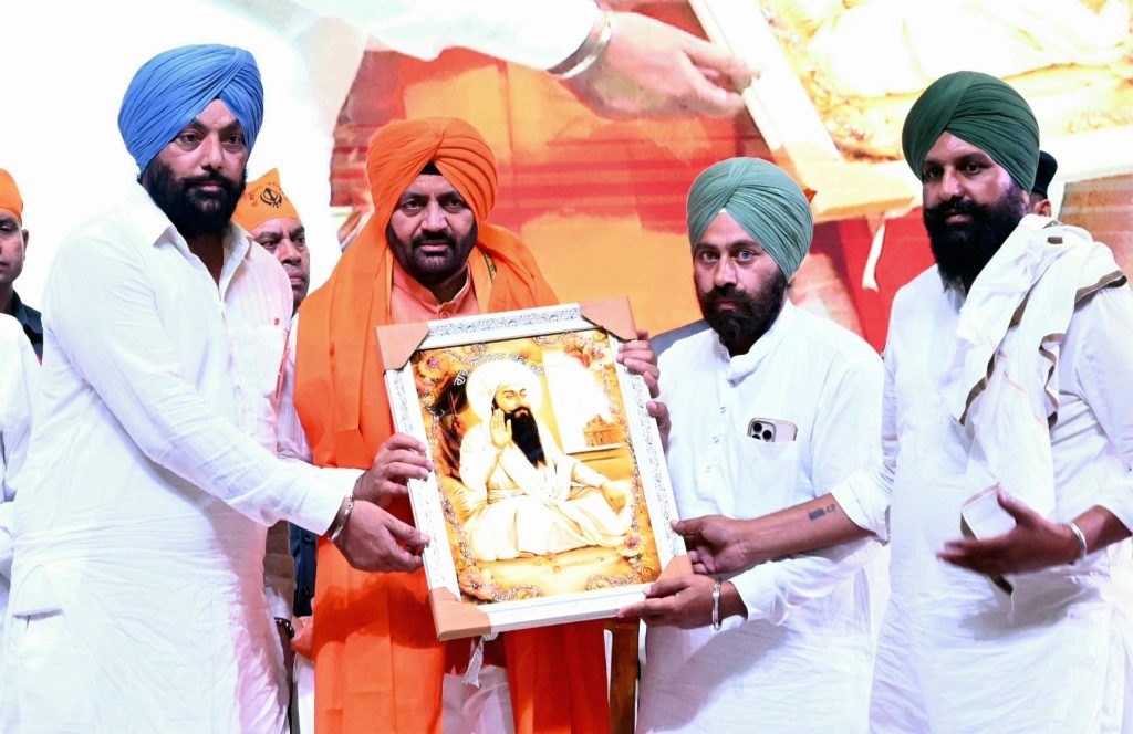मुख्यमंत्री नायब सिंह सैनी ने गुरु अर्जन देव जी के शहीदी दिवस कार्यक्रम में की श्रद्धांजलि अर्पित, सेवा और सद्भाव का दिया संदेश