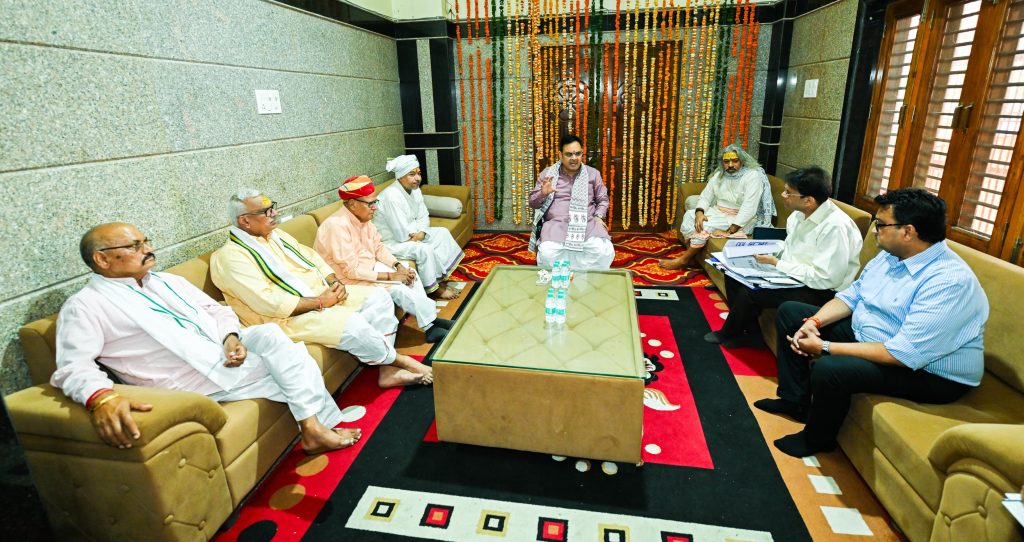 श्रीनाथजी मंदिर में पूजा-अर्चना के बाद विकास कार्यों की समीक्षा में जुटे मुख्यमंत्री भजनलाल शर्मा, अधिकारियों को दिए निर्देश