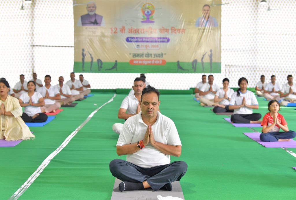 मुख्यमंत्री भजनलाल शर्मा ने युवाओं के साथ किया योगाभ्यास, बोले- योग स्वस्थ और सशक्त जीवन का आधार