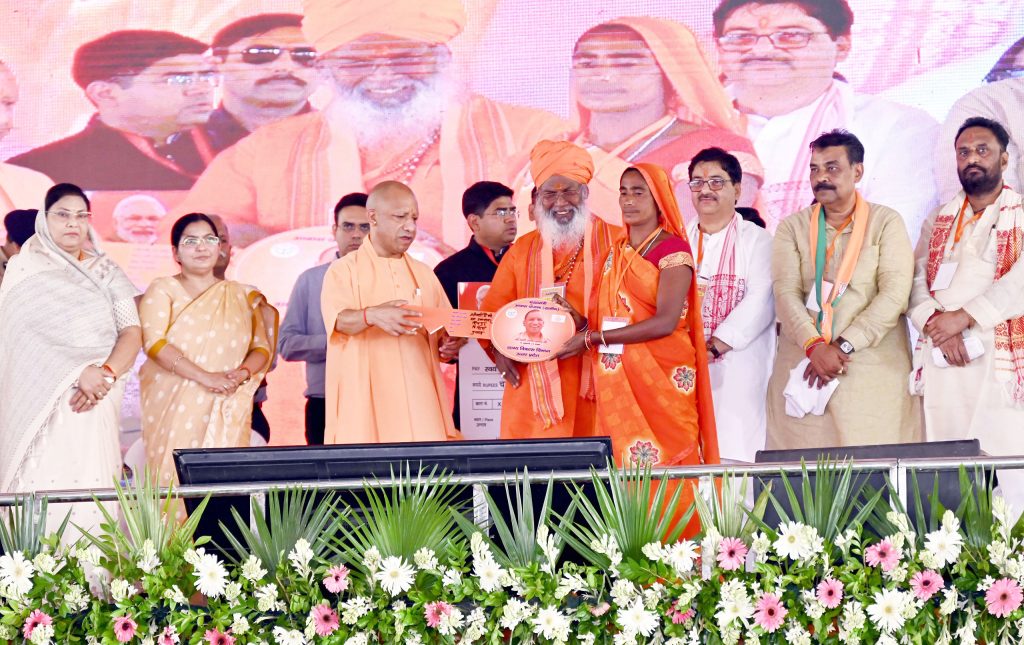 मुख्यमंत्री योगी आदित्यनाथ ने उन्नाव में ₹570 करोड़ से अधिक की विकास परियोजनाओं का किया लोकार्पण और शिलान्यास