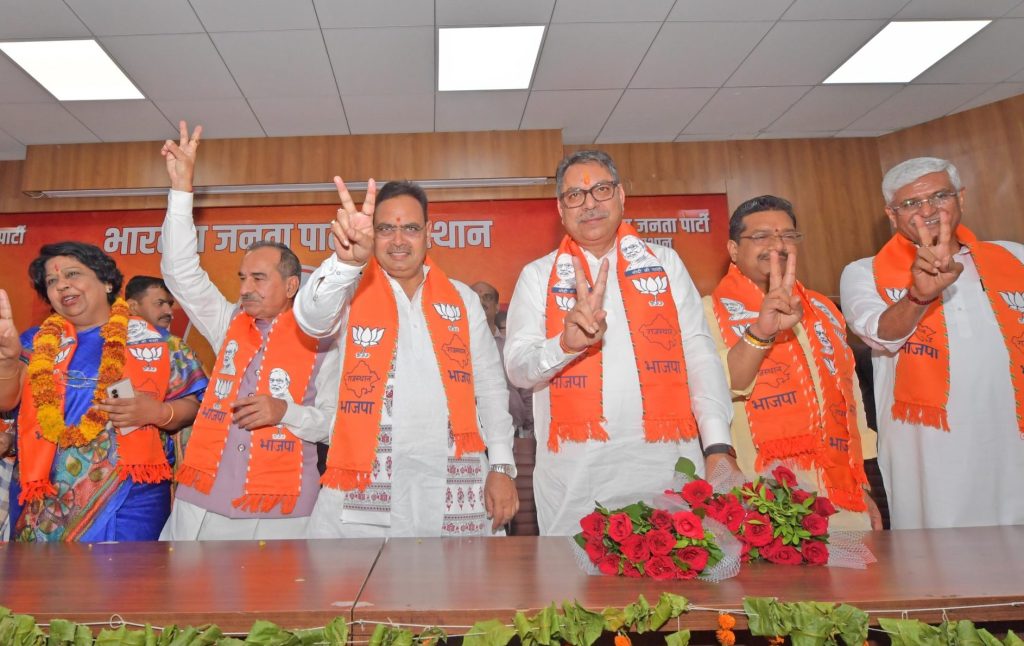 राजस्थान राज्यसभा चुनाव: नामांकन से पहले भाजपा प्रत्याशियों से सीएम भजनलाल शर्मा की मुलाकात राजस्थान राज्यसभा चुनाव: नामांकन से पहले भाजपा प्रत्याशियों से सीएम भजनलाल शर्मा की मुलाकात