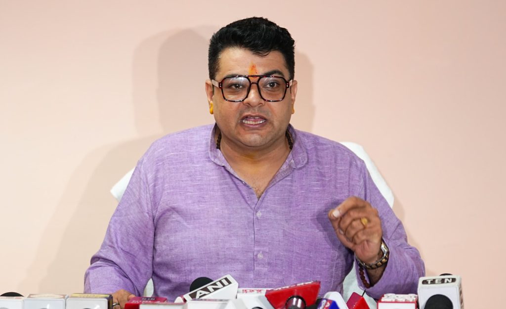 साकेत भवन हादसा: MCD की लापरवाही पर सवाल, निष्पक्ष जांच और सख्त कार्रवाई की मांग तेज