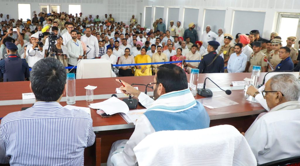 सिरसा में जिला लोक संपर्क एवं कष्ट निवारण समिति की बैठक, 22 जनहित शिकायतों पर हुई सुनवाई