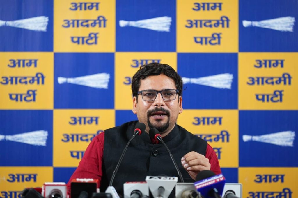 सुमित झा हत्याकांड पर संजीव झा ने उठाए सवाल, परिवार को 1 करोड़ रुपये मुआवजा देने की मांग सुमित झा हत्याकांड पर संजीव झा ने उठाए सवाल, परिवार को 1 करोड़ रुपये मुआवजा देने की मांग
