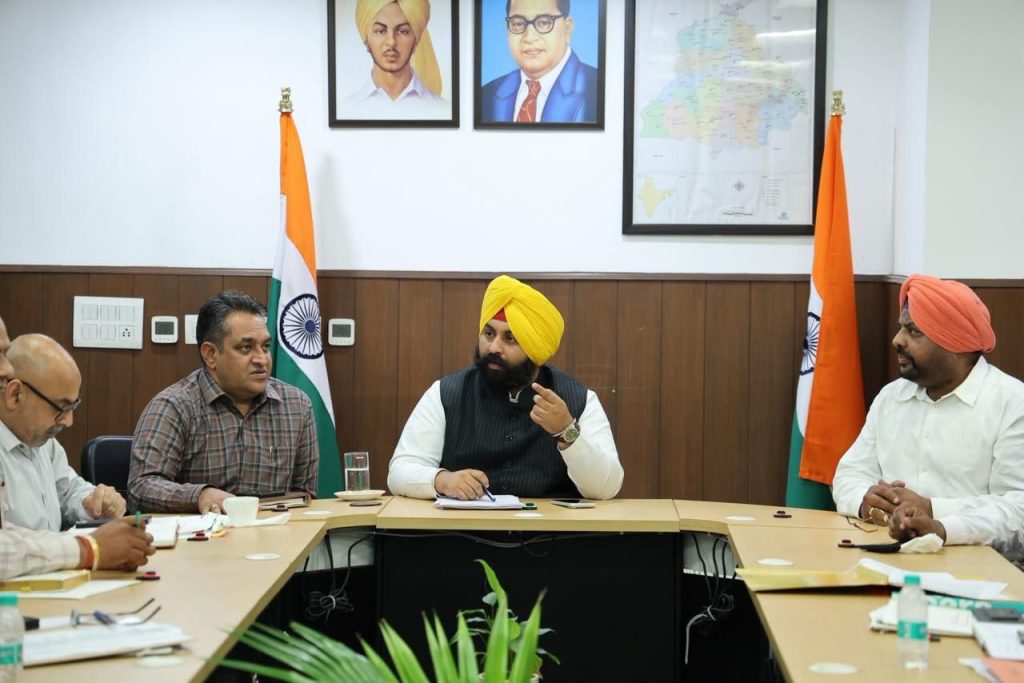 स्थानीय निकाय मंत्री हरजोत सिंह बैंस द्वारा ट्राइसिटी से सटे कस्बों में शहरी बुनियादी ढांचे संबंधी विभिन्न परियोजनाओं की घोषणा; विकास कार्यों की साप्ताहिक समीक्षा के निर्देश