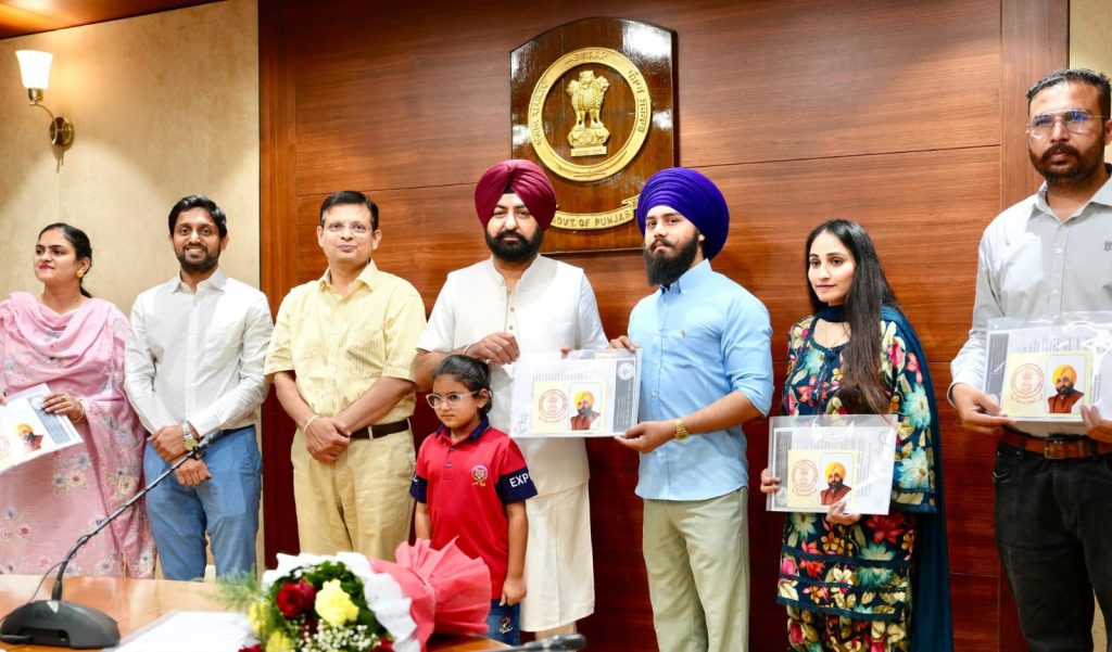 हरदीप सिंह मुंडियां ने 48 ज़िला सिस्टम मैनेजरों और सहायक सिस्टम मैनेजरों को नियुक्ति पत्र सौंपे हरदीप सिंह मुंडियां ने 48 ज़िला सिस्टम मैनेजरों और सहायक सिस्टम मैनेजरों को नियुक्ति पत्र सौंपे