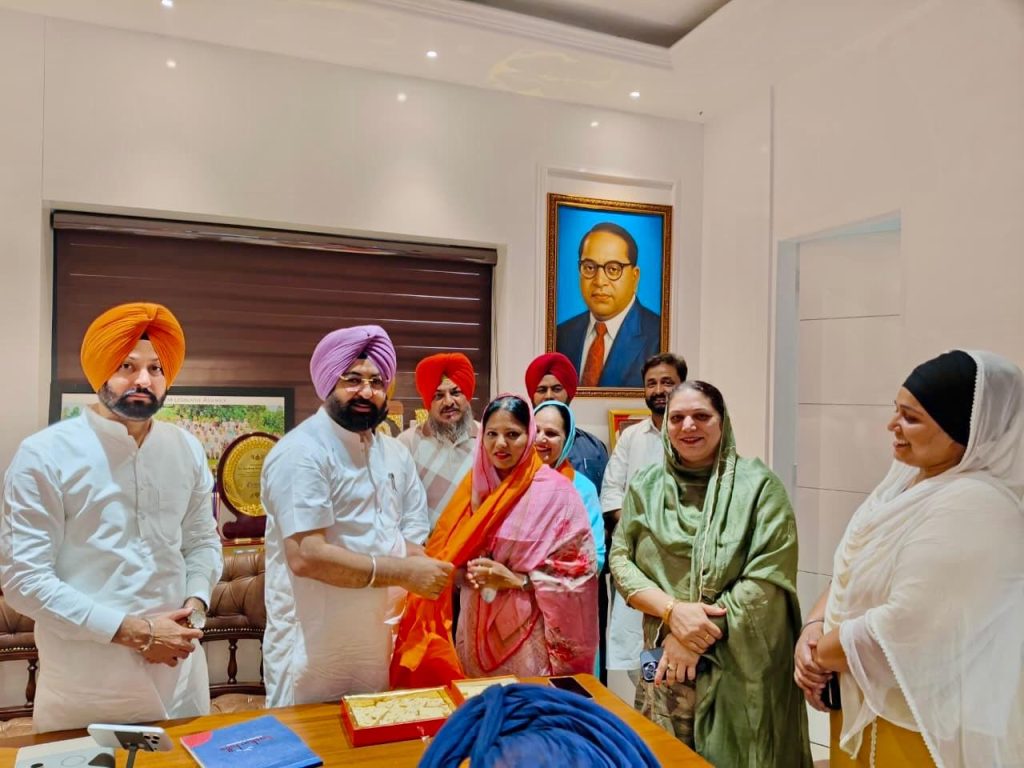महिला सशक्तिकरण पर हरदीप सिंह मुंडियां का जोर, नई पदाधिकारियों को सौंपी बड़ी जिम्मेदारी महिला सशक्तिकरण पर हरदीप सिंह मुंडियां का जोर, नई पदाधिकारियों को सौंपी बड़ी जिम्मेदारी
