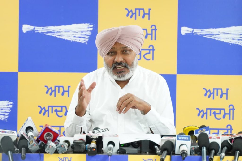 हरपाल सिंह चीमा: भाजपा का कानूनी सलाहकार नशे के साथ पकड़ा गया, भाजपा नेताओं ने पंजाब में सीधे तौर पर नशे बेचने शुरू कर दिए है हरपाल सिंह चीमा: भाजपा का कानूनी सलाहकार नशे के साथ पकड़ा गया, भाजपा नेताओं ने पंजाब में सीधे तौर पर नशे बेचने शुरू कर दिए है