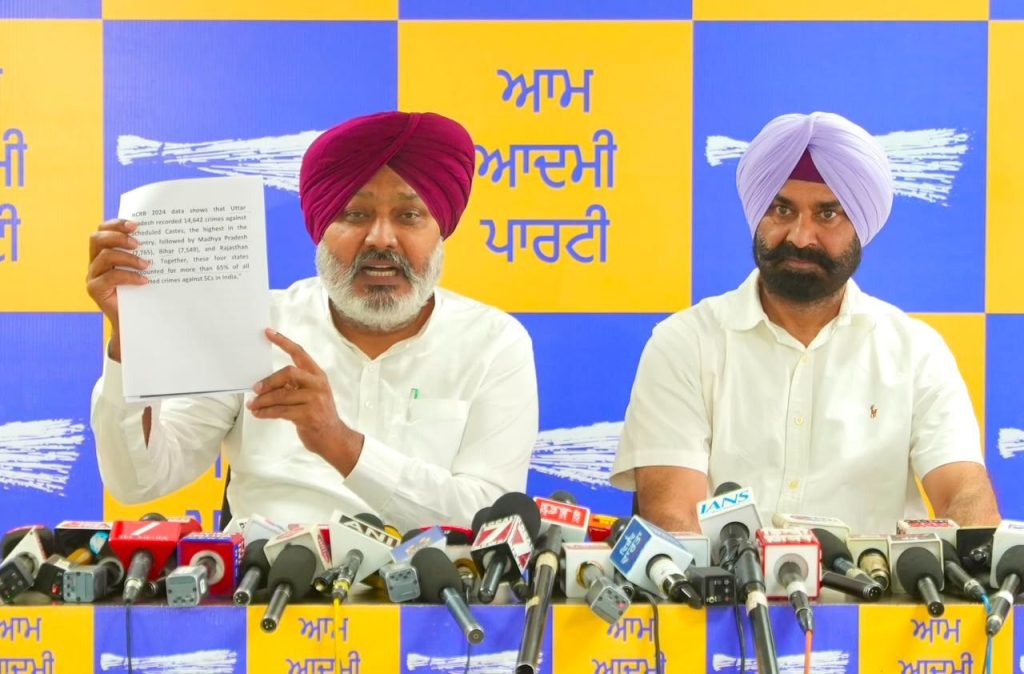 हरपाल सिंह चीमा: नितिन नबीन के पंजाब दौरे के दौरान भाजपा की दलित-विरोधी मानसिकता हुई बेनकाब, पार्टी कार्यक्रम में एससी नेताओं का किया अपमान हरपाल सिंह चीमा: नितिन नबीन के पंजाब दौरे के दौरान भाजपा की दलित-विरोधी मानसिकता हुई बेनकाब, पार्टी कार्यक्रम में एससी नेताओं का किया अपमान