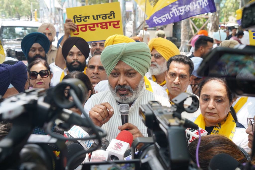 हरपाल सिंह चीमा: अकाली दल ने मनगढ़ंत सामग्री के जरिए मुख्यमंत्री भगवंत सिंह मान की छवि को खराब करने की साजिश रची है हरपाल सिंह चीमा: अकाली दल ने मनगढ़ंत सामग्री के जरिए मुख्यमंत्री भगवंत सिंह मान की छवि को खराब करने की साजिश रची है