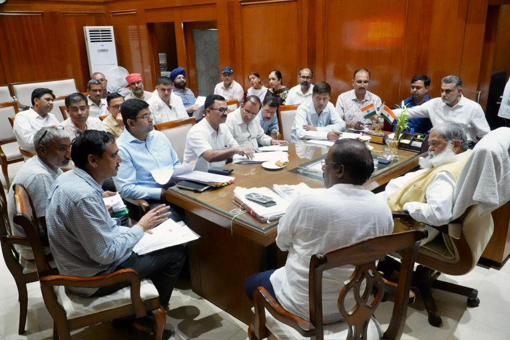 हरियाणा रोडवेज कर्मचारियों को राहत, अनिल विज ने ट्रांसफर पॉलिसी और सुविधाओं को लेकर किए बड़े ऐलान हरियाणा रोडवेज कर्मचारियों को राहत, अनिल विज ने ट्रांसफर पॉलिसी और सुविधाओं को लेकर किए बड़े ऐलान
