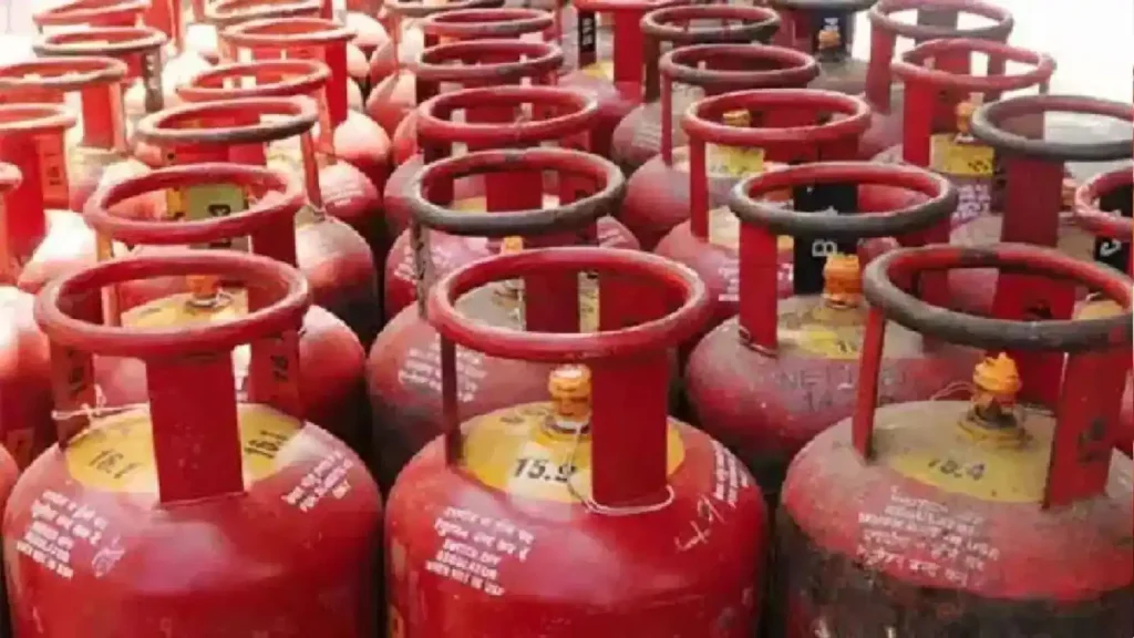 LPG Price Today: घरेलू गैस सिलेंडर के दाम में नहीं हुआ बदलाव, जानें आपके शहर में आज का नया रेट LPG Price Today: घरेलू गैस सिलेंडर के दाम में नहीं हुआ बदलाव, जानें आपके शहर में आज का नया रेट