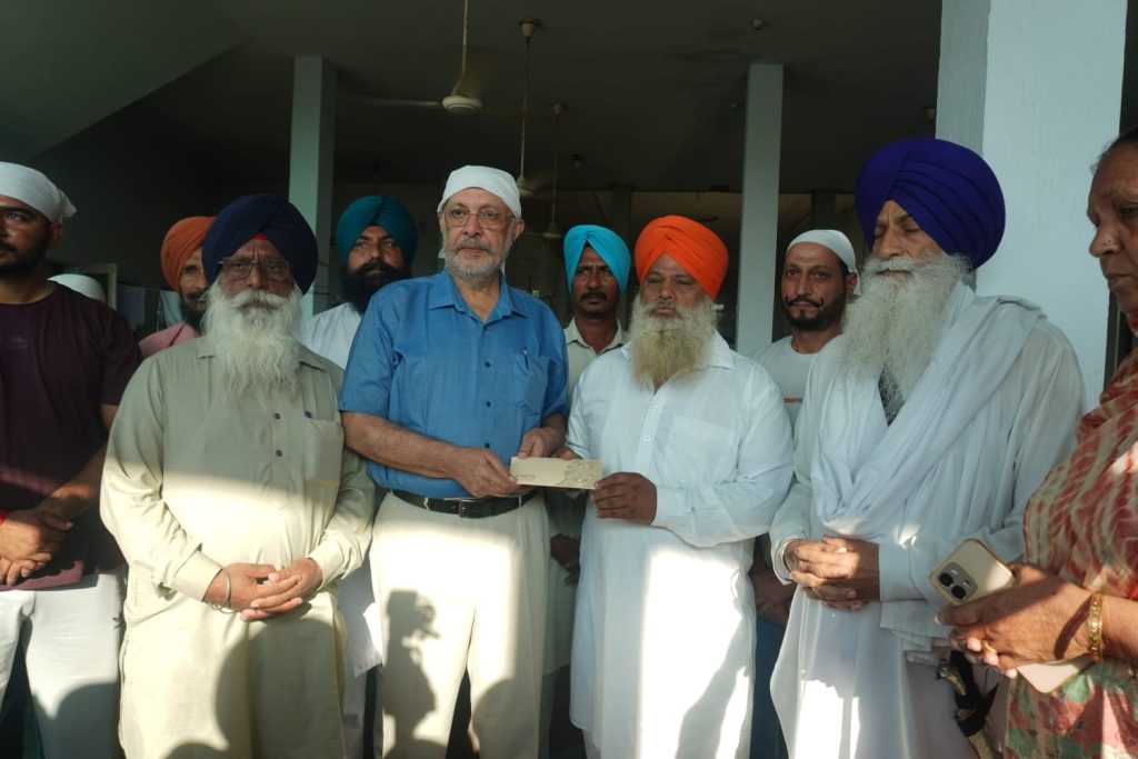 रंगला पंजाब अभियान के तहत पटियाला ग्रामीण के गांवों को करीब ₹2 करोड़ की विकास राशि, डॉ. बलबीर सिंह ने सौंपे चेक रंगला पंजाब अभियान के तहत पटियाला ग्रामीण के गांवों को करीब ₹2 करोड़ की विकास राशि, डॉ. बलबीर सिंह ने सौंपे चेक