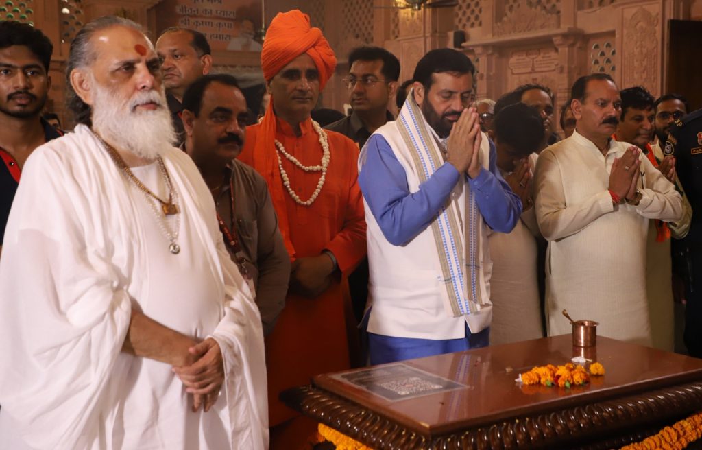 गुरु पूर्णिमा पर मुख्यमंत्री नायब सिंह सैनी ने गीता ज्ञान संस्थान में स्वामी ज्ञानानंद महाराज से की आत्मीय भेंट गुरु पूर्णिमा पर मुख्यमंत्री नायब सिंह सैनी ने गीता ज्ञान संस्थान में स्वामी ज्ञानानंद महाराज से की आत्मीय भेंट