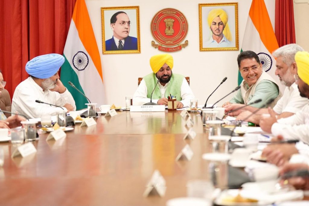 मुख्यमंत्री भगवंत सिंह मान के नेतृत्व वाली कैबिनेट द्वारा पंजाब भर की अनधिकृत कॉलोनियों को नियमित करने से संबंधित संशोधन को मंजूरी मुख्यमंत्री भगवंत सिंह मान के नेतृत्व वाली कैबिनेट द्वारा पंजाब भर की अनधिकृत कॉलोनियों को नियमित करने से संबंधित संशोधन को मंजूरी