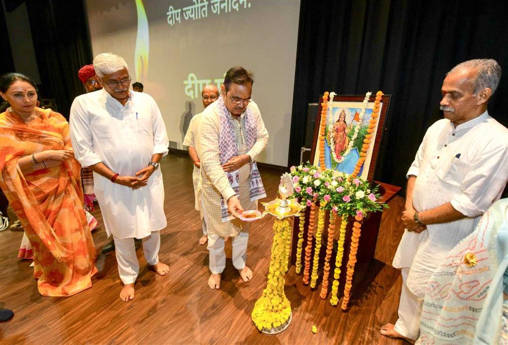 लोकमंथन-2026 का कर्टन रेजर कार्यक्रम राजस्थान शक्ति, भक्ति, विचार, वीरता, संस्कृति और लोक परंपराओं की धरती सांस्कृतिक चेतना के माध्यम लोकमंथन का राजस्थान में आयोजन होना गर्व की बात लोकमंथन-2026 का कर्टन रेजर कार्यक्रम राजस्थान शक्ति, भक्ति, विचार, वीरता, संस्कृति और लोक परंपराओं की धरती सांस्कृतिक चेतना के माध्यम लोकमंथन का राजस्थान में आयोजन होना गर्व की बात
