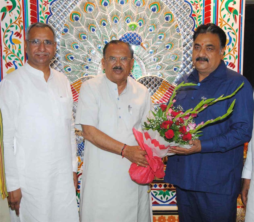 स्पीकर श्री देवनानी से हरियाणा विधान सभा की जन स्‍वास्‍थ्‍य, सिंचाई, बिजली और लोक निर्माण (भवन एवं सडके) समिति ने की शिष्टाचार भेंट समिति ने विधान सभा भवन, सदन और संग्रहालय को देखा श्री देवनानी ने की विधान सभा की कार्यवाही के बिन्‍दुओं पर चर्चा