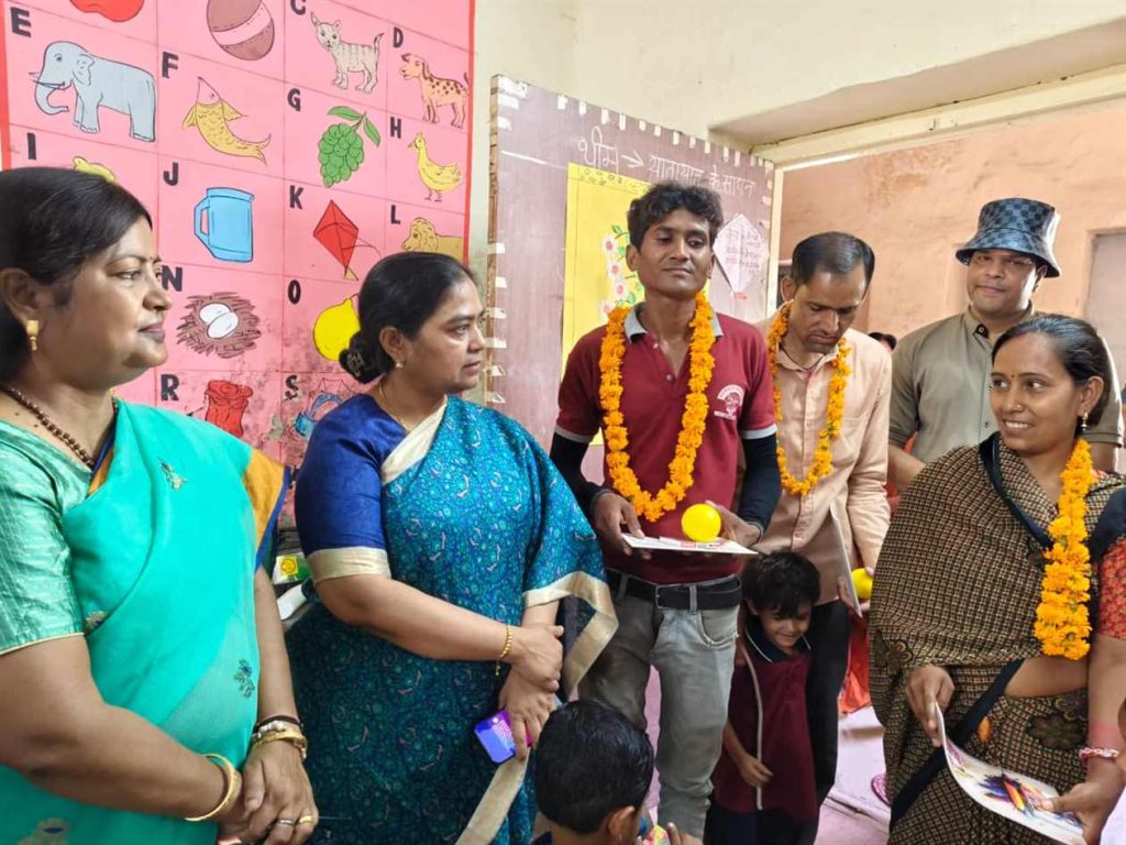 आंगनबाड़ी केंद्रों पर “खिलौना बैंक” “प्रवेशोत्सव एवं वृक्षारोपण” कार्यक्रम का आयोजन आंगनबाड़ी केंद्रों पर "खिलौना बैंक" "प्रवेशोत्सव एवं वृक्षारोपण" कार्यक्रम का आयोजन
