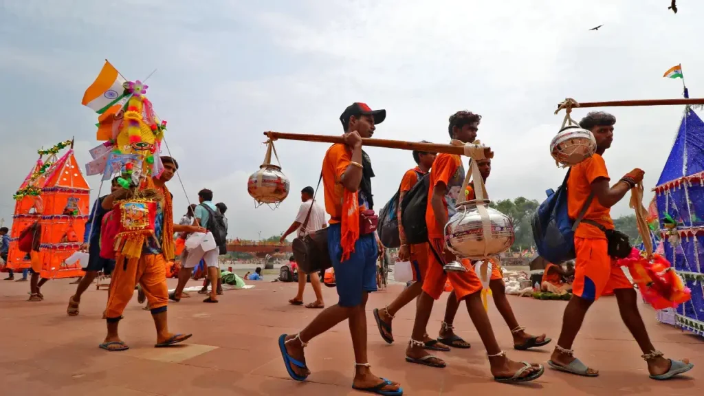 कांवड़ यात्रा 2026: कांवड़ का जल चढ़ाने की सही विधि क्या है? जानें कौन-सी गलतियां कर सकती हैं यात्रा को अधूरा