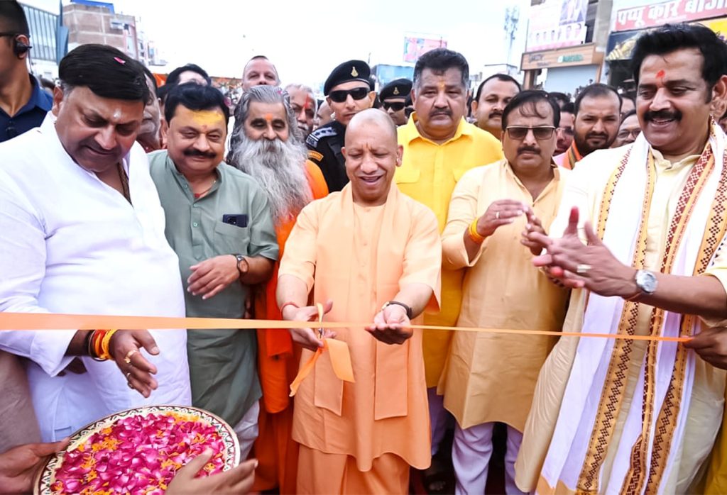 मुख्यमंत्री योगी आदित्यनाथ का गोरखपुर को बड़ा तोहफा, 6 लेन सड़क और फ्लाईओवर समेत ₹995 करोड़ की परियोजनाओं की शुरुआत मुख्यमंत्री योगी आदित्यनाथ का गोरखपुर को बड़ा तोहफा, 6 लेन सड़क और फ्लाईओवर समेत ₹995 करोड़ की परियोजनाओं की शुरुआत