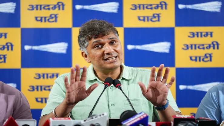 दिल्ली लक्ष्मी योजना पर सियासी घमासान: भाजपा का सौरभ भारद्वाज के आरोपों पर पलटवार, लगाए भ्रम फैलाने के आरोप दिल्ली लक्ष्मी योजना पर सियासी घमासान: भाजपा का सौरभ भारद्वाज के आरोपों पर पलटवार, लगाए भ्रम फैलाने के आरोप