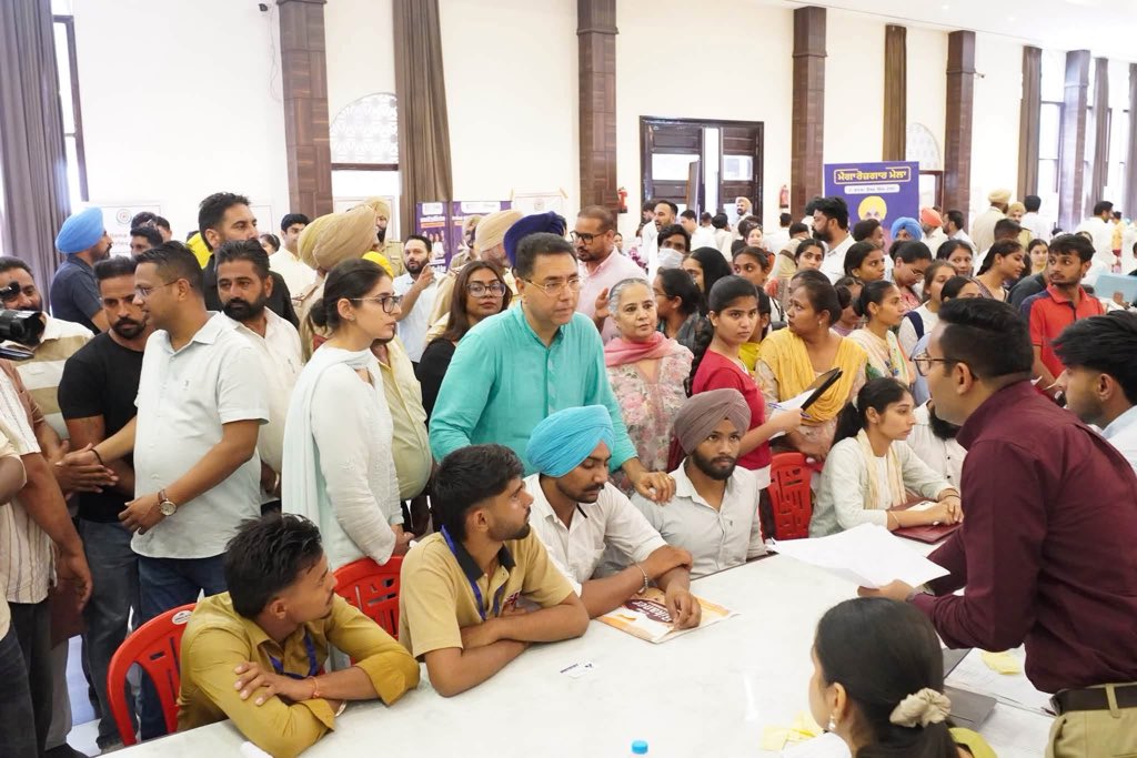पंजाब में रोजगार क्रांति की ओर बड़ा कदम, जॉब फेयर में 562 युवाओं को मिली नौकरी पंजाब में रोजगार क्रांति की ओर बड़ा कदम, जॉब फेयर में 562 युवाओं को मिली नौकरी