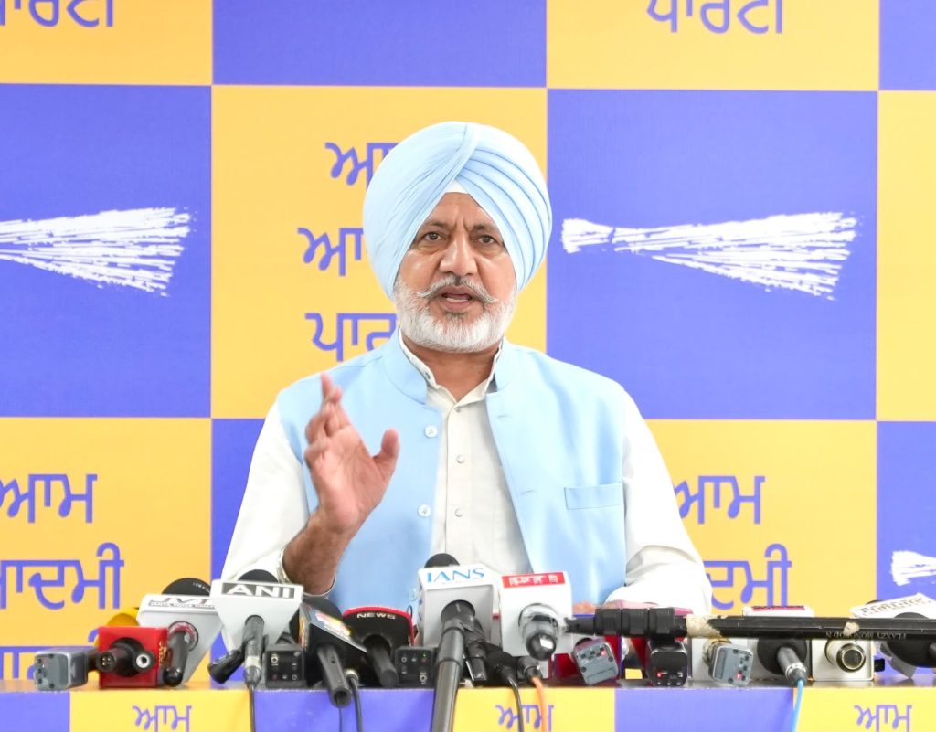 बलतेज पन्नू: कांग्रेस दिशाहीन हो चुकी है, पंजाब के मुद्दों पर ध्यान देने के बजाय आपसी लड़ाई में व्यस्त है