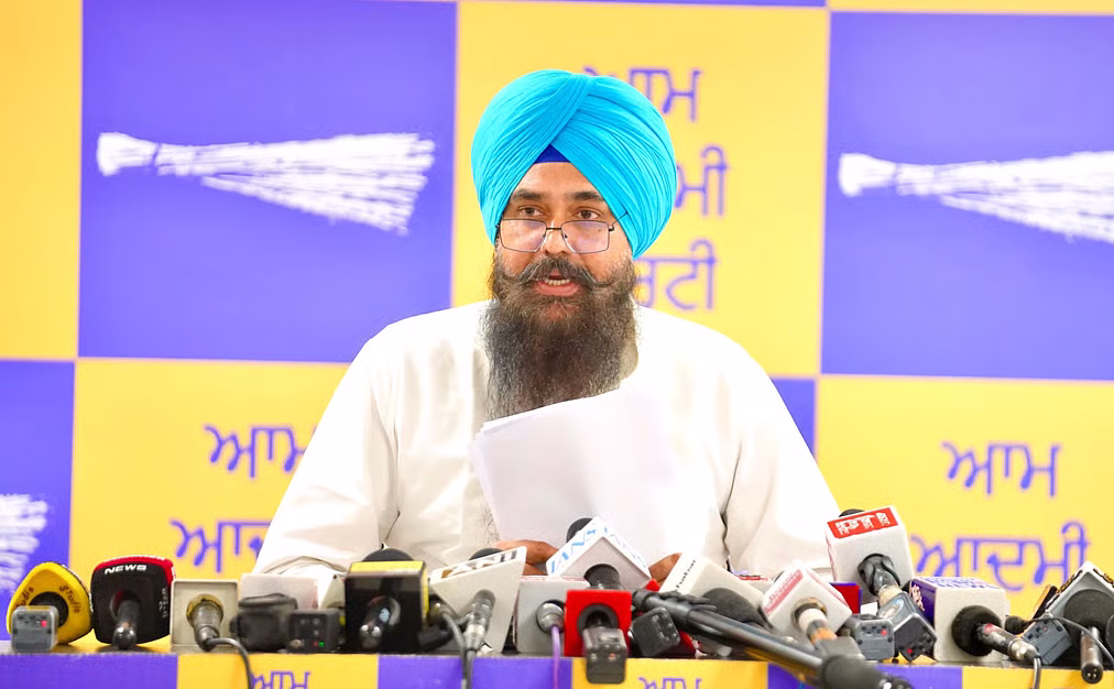 बेअदबी कानून पर AAP सांसद मलविंदर सिंह कंग का बयान, बोले- दोषियों को मिलेगी सख्त सजा बेअदबी कानून पर AAP सांसद मलविंदर सिंह कंग का बयान, बोले- दोषियों को मिलेगी सख्त सजा