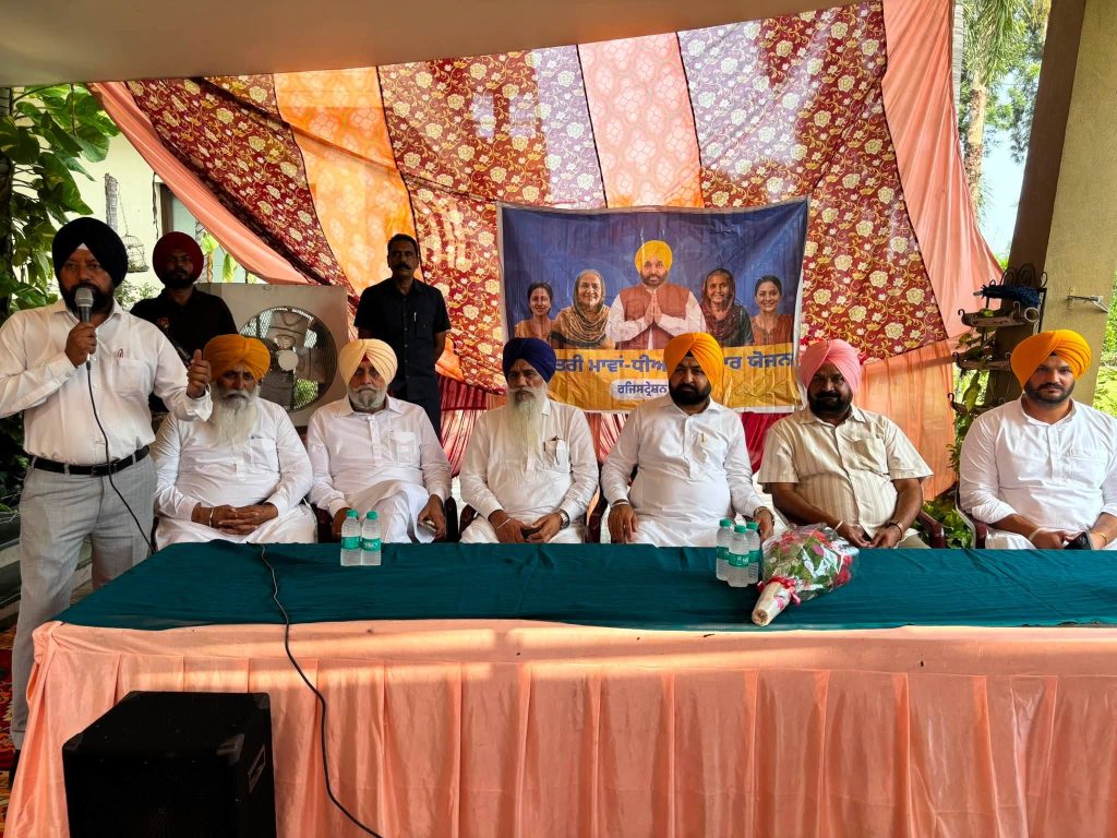 भगवंत मान ने दोहराया पंजाब के विकास का संकल्प, हरदीप सिंह मुंडियां ने धनांसू में सुनी लोगों की समस्याएं