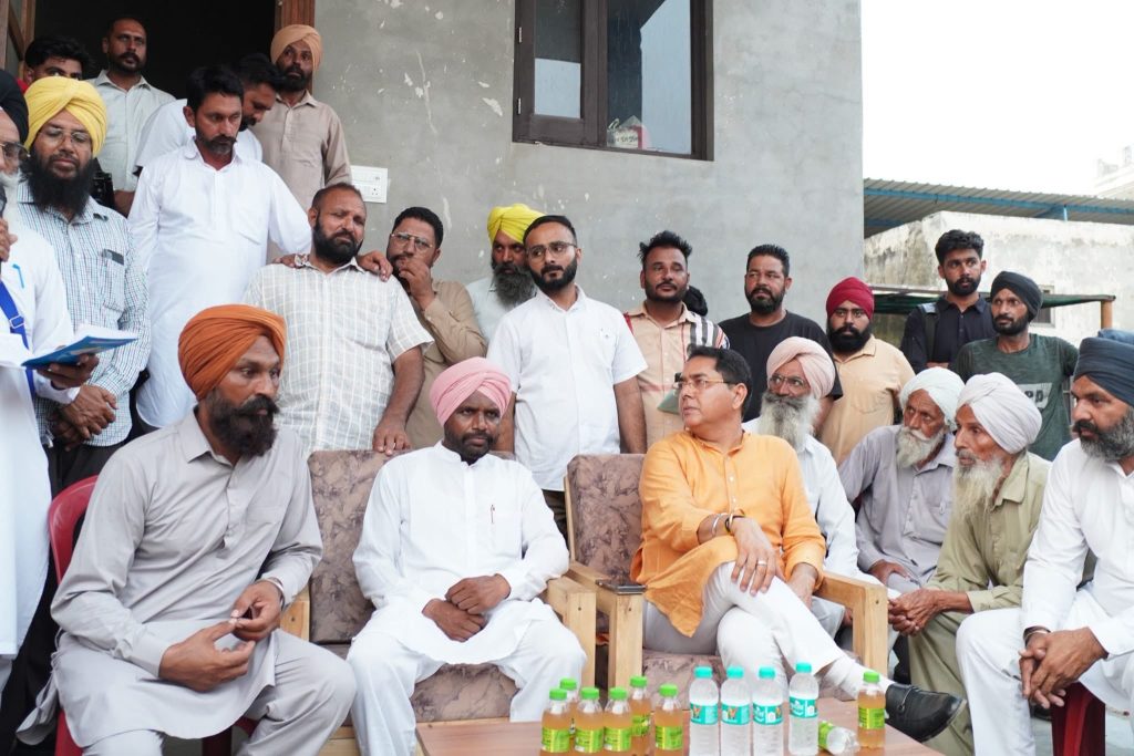 सुनाम-उधम सिंह वाला में AAP को मिला बड़ा जनसमर्थन, अमन अरोड़ा की विकास आधारित राजनीति से प्रभावित होकर कई परिवार पार्टी में शामिल