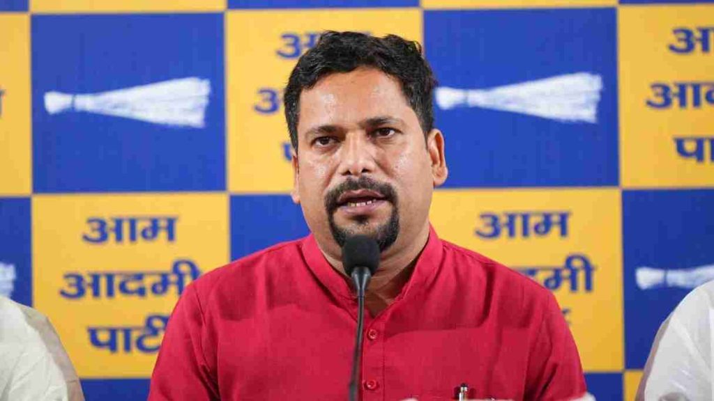 Delhi SIR: 47 लाख से ज्यादा वोट कटने का दावा, AAP नेता संजीव झा ने चुनाव आयोग से मांगा डेटा Delhi SIR: 47 लाख से ज्यादा वोट कटने का दावा, AAP नेता संजीव झा ने चुनाव आयोग से मांगा डेटा