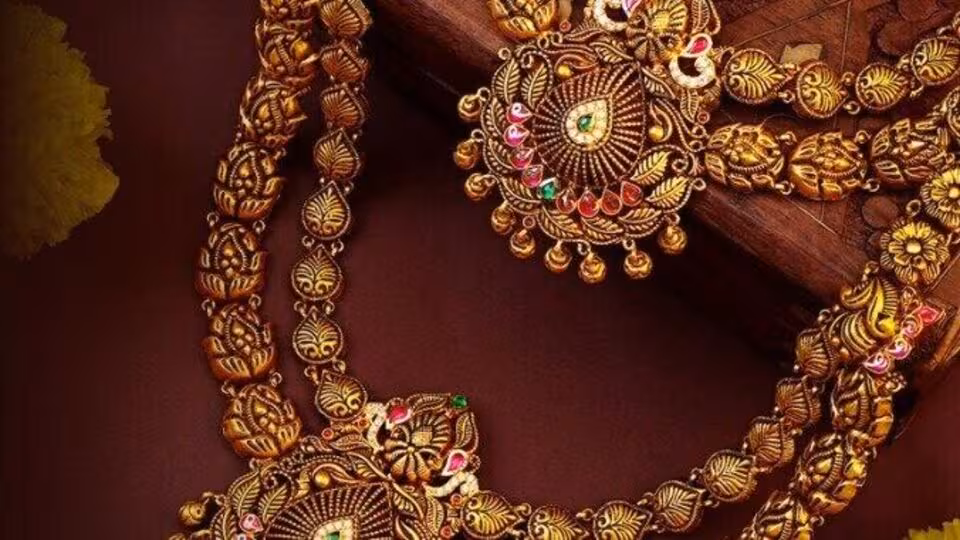 Lalithaa Jewellery IPO Listing: शेयर बाजार में शानदार डेब्यू, 32% से ज्यादा प्रीमियम पर हुई लिस्टिंग Lalithaa Jewellery IPO Listing: शेयर बाजार में शानदार डेब्यू, 32% से ज्यादा प्रीमियम पर हुई लिस्टिंग