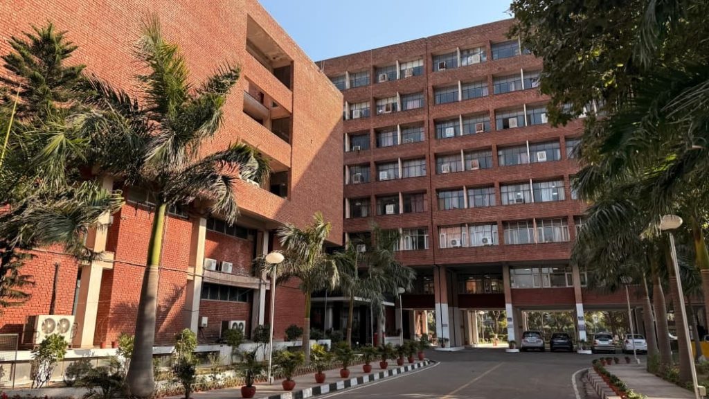 PSEB Admission 2026: पंजाब के विद्यार्थियों के लिए बड़ी राहत! PSEB ने बढ़ाई दाखिले की अंतिम तारीख, अब 31 अगस्त तक मिलेगा मौका PSEB Admission 2026: पंजाब के विद्यार्थियों के लिए बड़ी राहत! PSEB ने बढ़ाई दाखिले की अंतिम तारीख, अब 31 अगस्त तक मिलेगा मौका