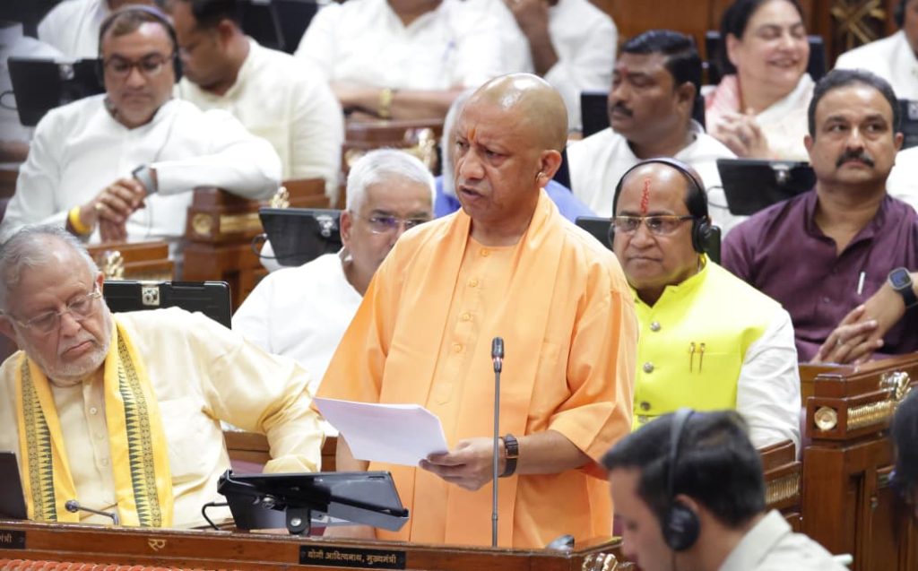 UP Assembly Session: मुख्यमंत्री योगी आदित्यनाथ ने पहले दिन सदन की कार्यवाही में लिया भाग, दिवंगत सदस्यों को दी श्रद्धांजलि
