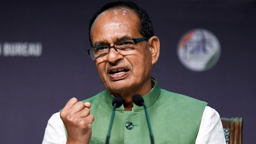 Vande Mataram Controversy: शिवराज सिंह चौहान वंदे मातरम विवाद पर कांग्रेस को लेकर बयान देते हुए