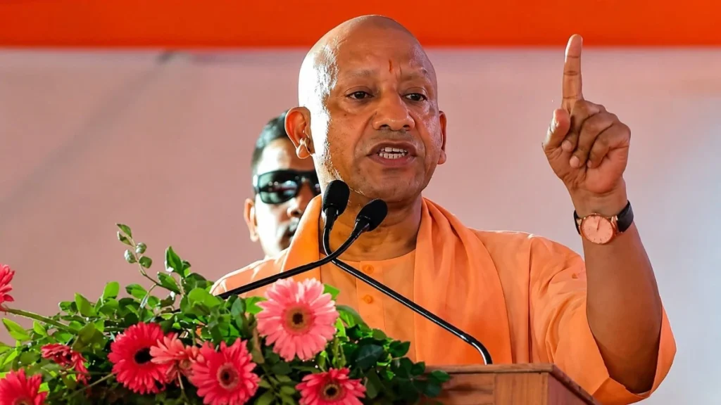 चीनी की जमाखोरी और कालाबाजारी पर मुख्यमंत्री योगी सख्त, 400 टन से ज्यादा स्टॉक रखने वालों पर कार्रवाई के निर्देश चीनी की जमाखोरी और कालाबाजारी पर मुख्यमंत्री योगी सख्त, 400 टन से ज्यादा स्टॉक रखने वालों पर कार्रवाई के निर्देश