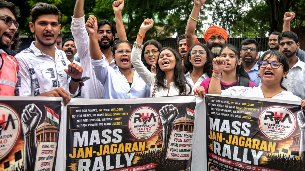 चुनाव से पहले आरक्षण पर सियासत तेज, बीजेपी के सामने फिर खड़ी हुई 2024 जैसी चुनौती