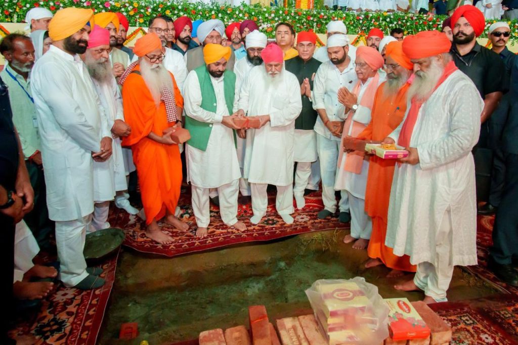 डेरा सचखंड बल्लां में श्री गुरु रविदास जी बाणी अध्ययन केंद्र की आधारशिला, ₹24.55 करोड़ की लागत से होगा निर्माण डेरा सचखंड बल्लां में श्री गुरु रविदास जी बाणी अध्ययन केंद्र की आधारशिला, ₹24.55 करोड़ की लागत से होगा निर्माण