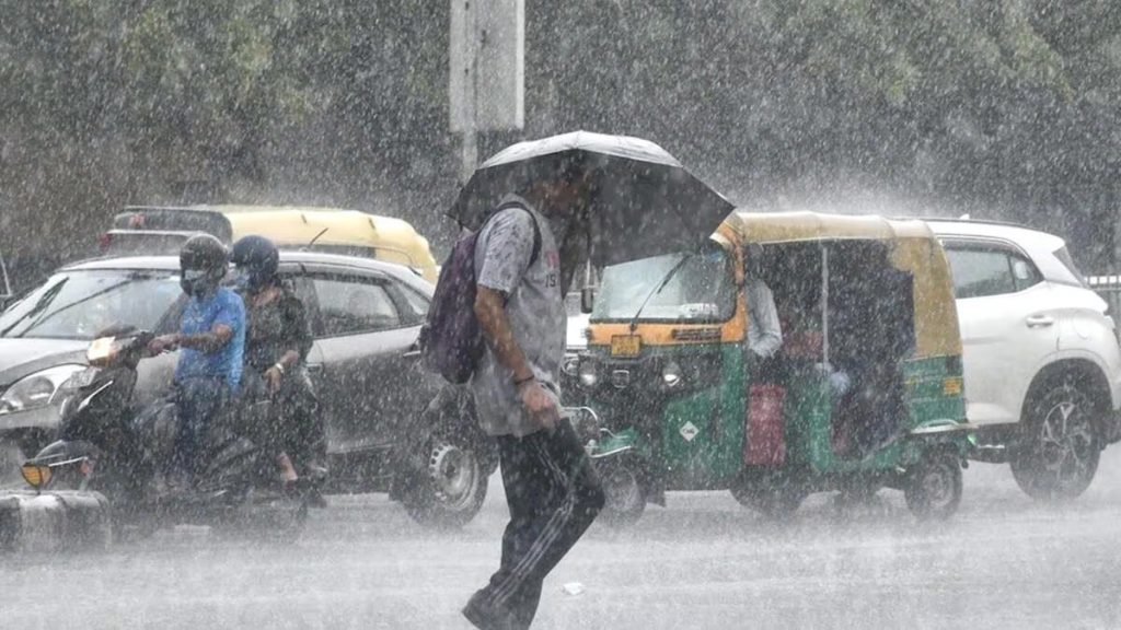 दिल्ली-NCR में भारी बारिश का अलर्ट, अगले 6 दिनों तक कई राज्यों में जमकर बरसेंगे बादल दिल्ली-NCR में भारी बारिश का अलर्ट, अगले 6 दिनों तक कई राज्यों में जमकर बरसेंगे बादल