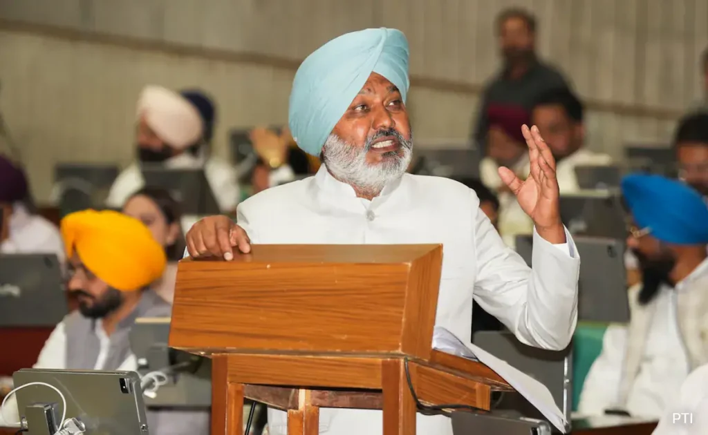 पंजाब के पानी को बचाने पर मान सरकार का फोकस, हरपाल चीमा ने गिनाईं योजनाएं पंजाब के पानी को बचाने पर मान सरकार का फोकस, हरपाल चीमा ने गिनाईं योजनाएं