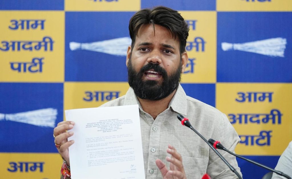 दिल्ली जलभराव पर AAP का भाजपा सरकार पर हमला, प्रवीण कुमार ने बवाना हादसे को लेकर उठाए सवाल