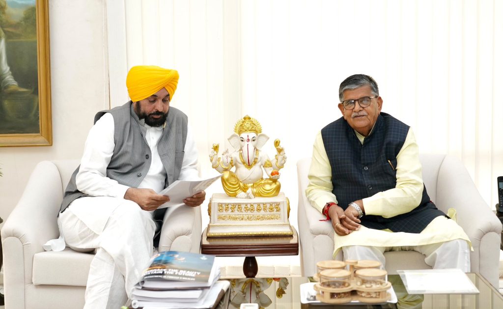 मुख्यमंत्री भगवंत मान की राज्यपाल गुलाब चंद कटारिया से मुलाकात, पंजाब के विकास और जनहित के मुद्दों पर हुई चर्चा