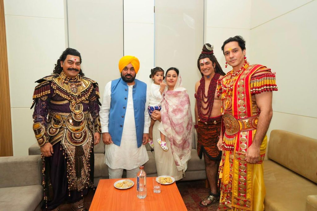 मुख्यमंत्री भगवंत मान ने ‘हमारे राम’ नाटक की विशेष प्रस्तुति देखी, पंजाब की धार्मिक एकता और भाईचारे को बताया बड़ी ताकत